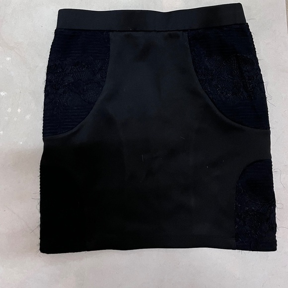 BEBE Black Floral Lace Pencil Skirt Size M - Picture 6 of 6